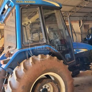Trator New Holland TL75e 2010 Usado 75 CV 4x4 - 5.210h - Imagem 4