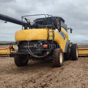 Colheitadeira New Holland CR 9060 2008 Usada 30 Pés - 6.272h - Imagem 3